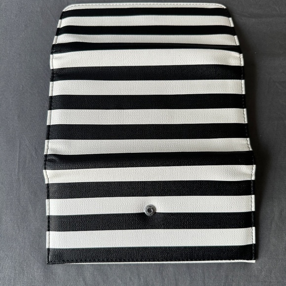 Kut From The Kloth Striped Wallet White Black Excellent Trifold - Picture 3 of 3